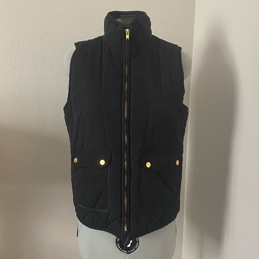 EUC - Black Quilted Vest With Pockets